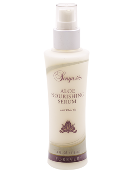 Silkeglatte, fuktighetsbevarende Sonya Aloe Nourishing Serum med Aloe vera fukter og gir huden gløden tilbake.